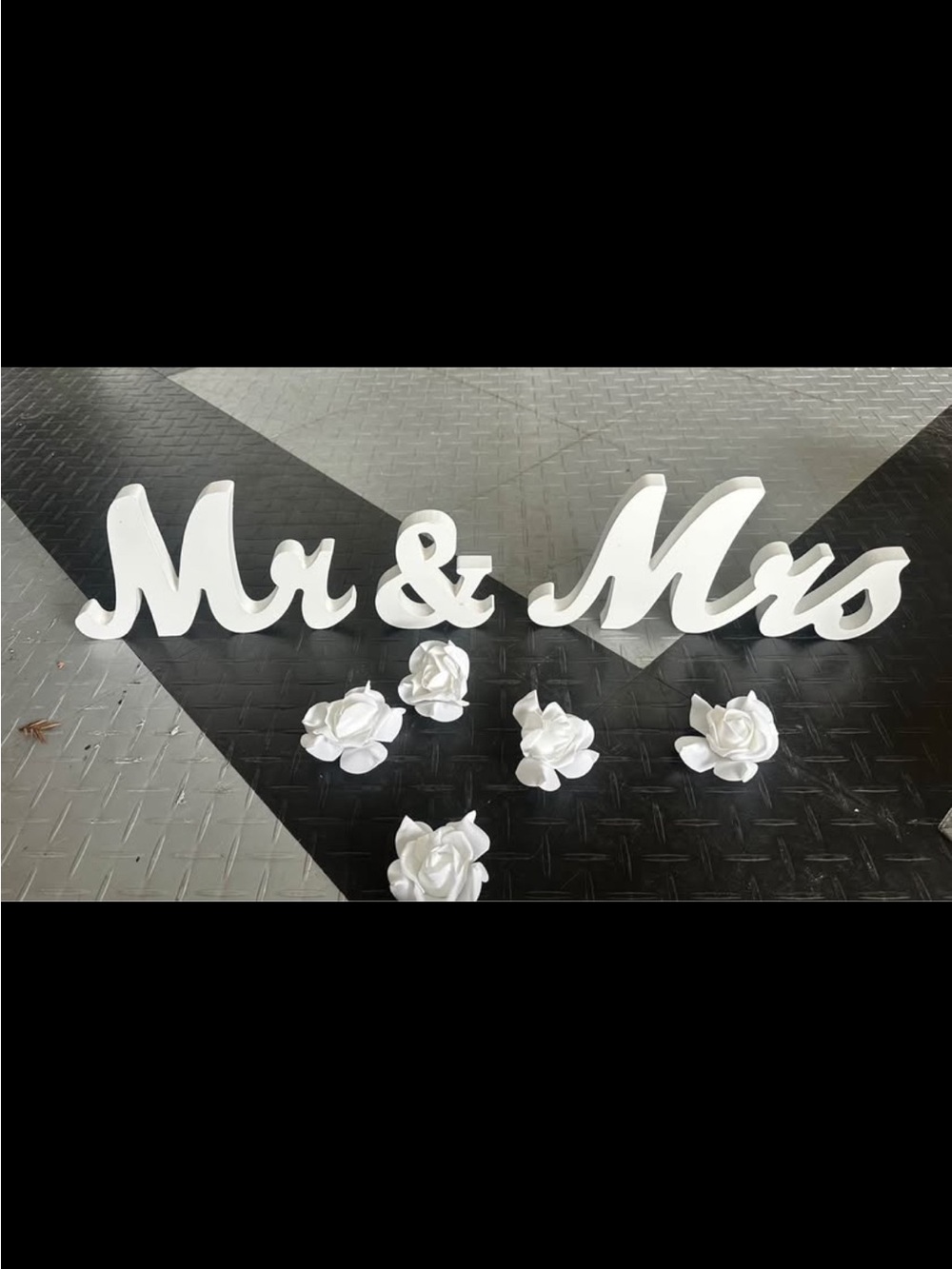 Mr.  And Mrs.  Sign for sweetheart table